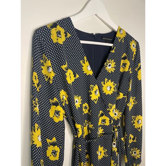 Banana Republic SZ 6 Nvy/White Polka Dot W/ Floral Design - Picture 10 of 11